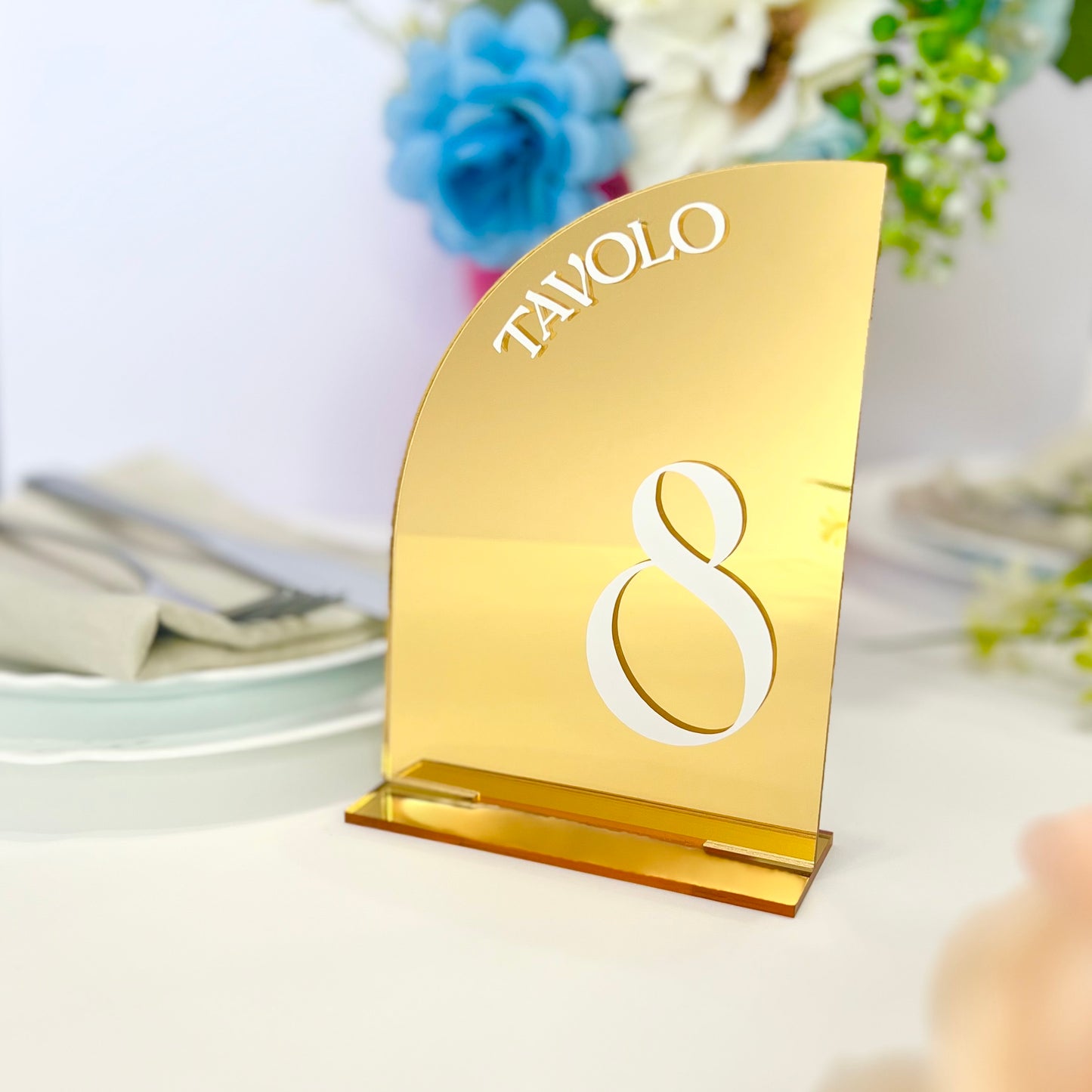 Segnatavolo per Matrimonio o altro, plexiglass oro, personalizzazione vinile bianco.