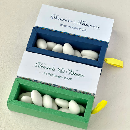 Scatolina a Cassetto Maiolica – Variante Verde o Blu – Personalizzata con Nomi & Data - Bomboniera Matrimonio