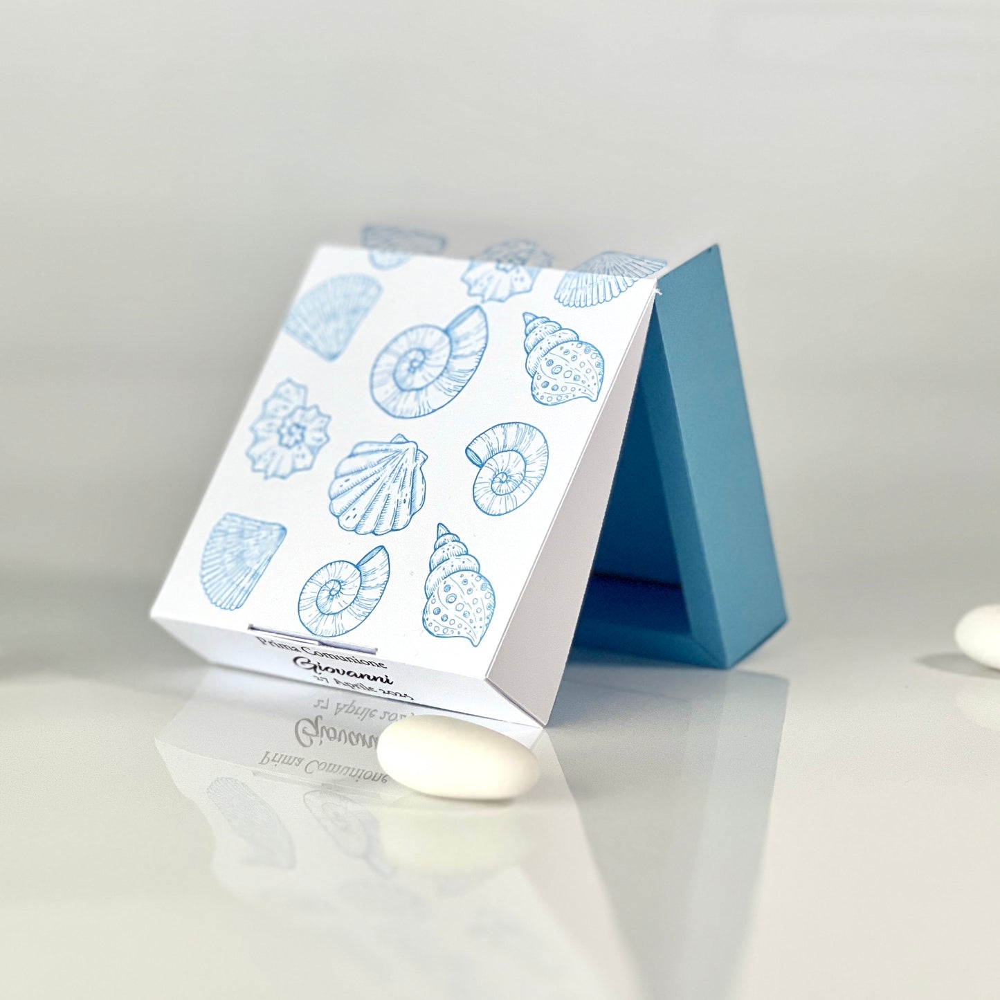 Scatolina Prima Comunione Tema Mare Conchiglie Azzurre – Personalizzata | 7×7×2 cm | Perfetta per 5/7 Confetti - Bomboniera Personalizzata