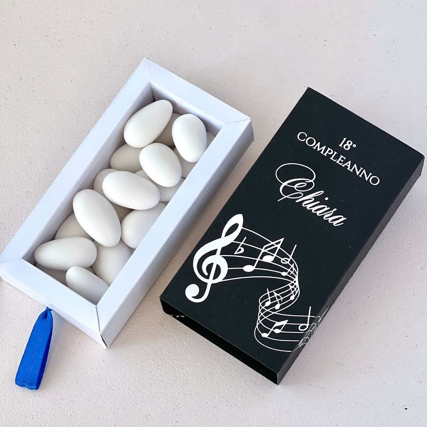 Scatolina Porta confetti per Compleanno 18 Anni - Musica - Note - Pentagramma -  Bianco e Nero, Bomboniera Musicale