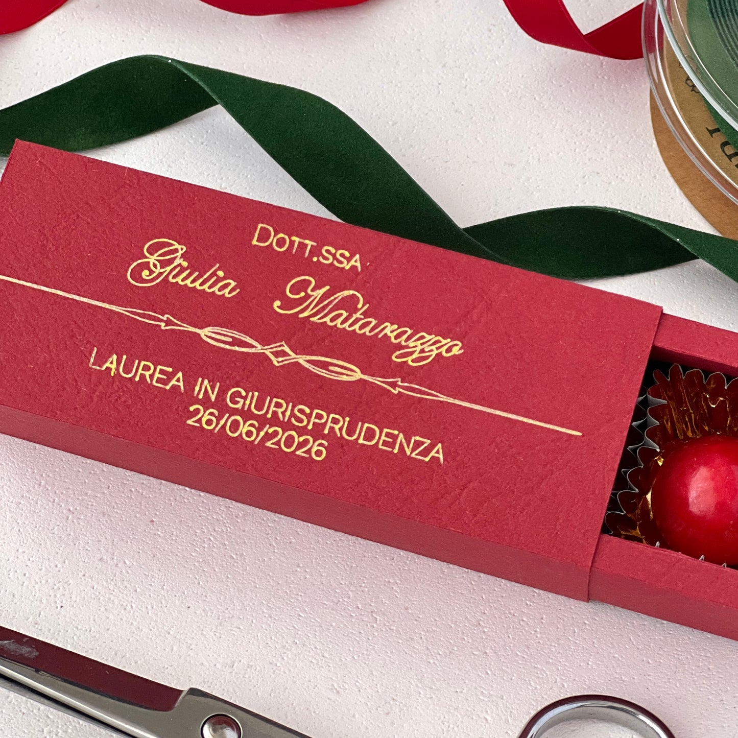 Scatolina Porta Confetti Laurea Rosso Bordeaux con Scritta Oro Personalizzata | Bomboniera Laurea Elegante | Made in Italy