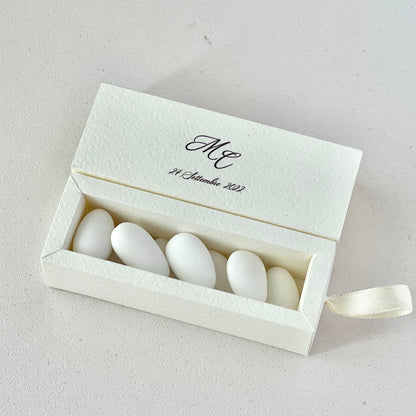 Scatolina Porta Confetti 10x3x3 cm – Cartoncino Martellato Avorio – Personalizzata Fronte/Retro – Bomboniera Matrimonio Elegante