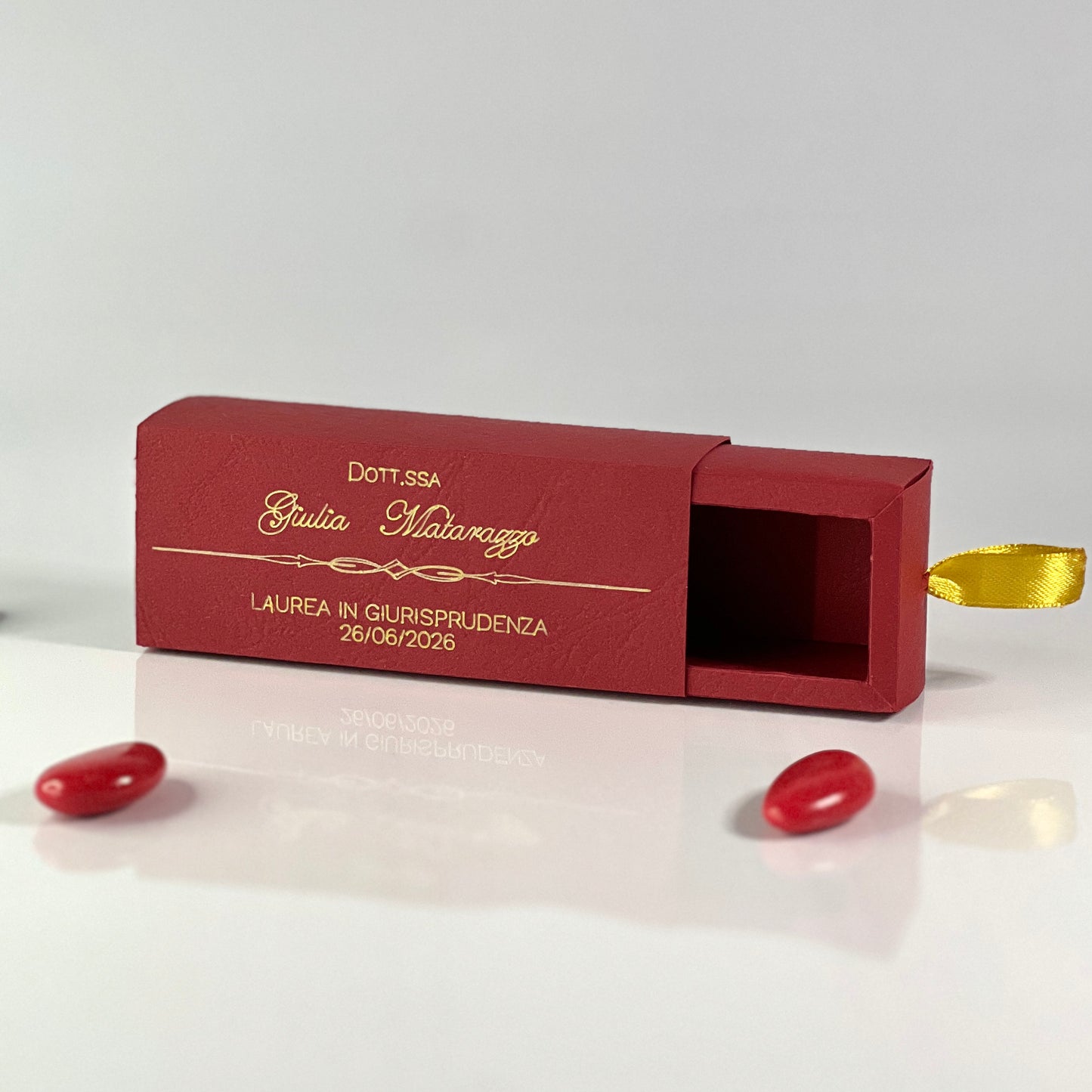 Scatolina Porta Confetti Laurea Rosso Bordeaux con Scritta Oro Personalizzata | Bomboniera Laurea Elegante | Made in Italy