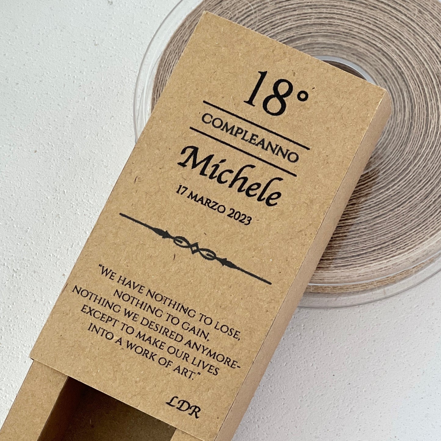 Scatolina a Cassetto Kraft – Personalizzata per Compleanni, 18esimi, Anniversari ed Eventi – Bomboniera Compreanno