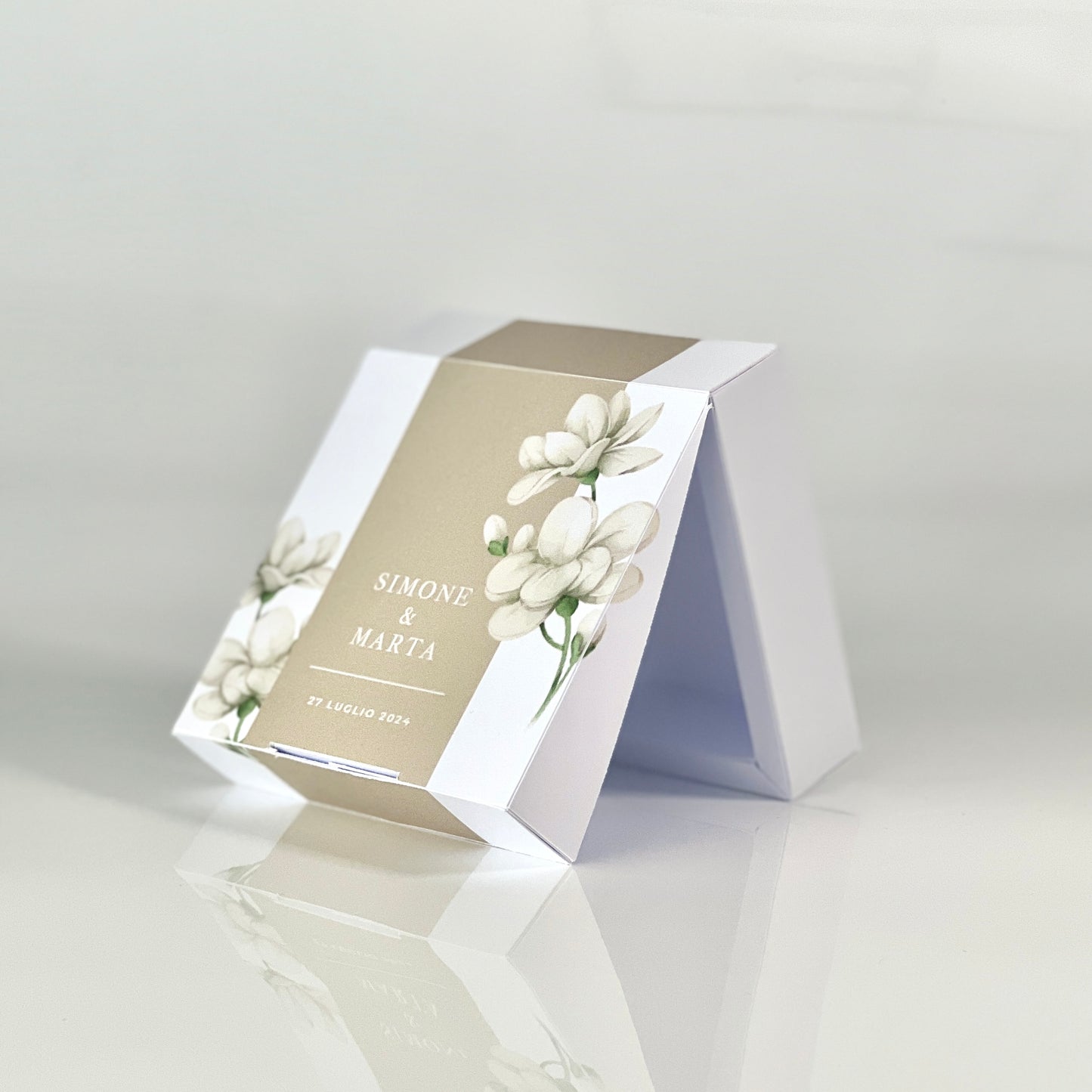 Scatolina Matrimonio Magnolia – Elegante 8×8×2 cm Personalizzata | Perfetta per 5/7 Confetti | Stile Minimal Chic -Bomboniera Personalizzat