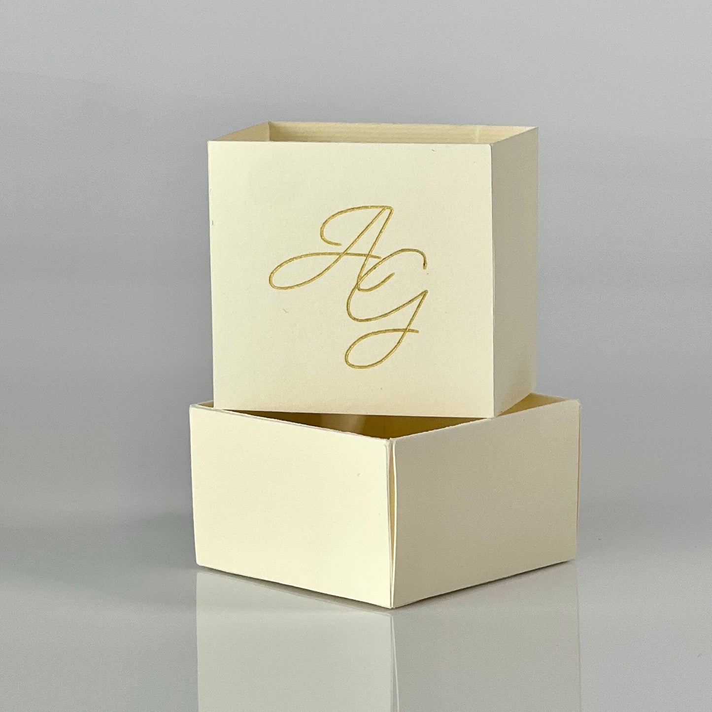 Scatolina Porta Riso/Confetti – 5×5×2.5 cm - Iniziali Oro Personalizzate | Minimal Chic Matrimonio
