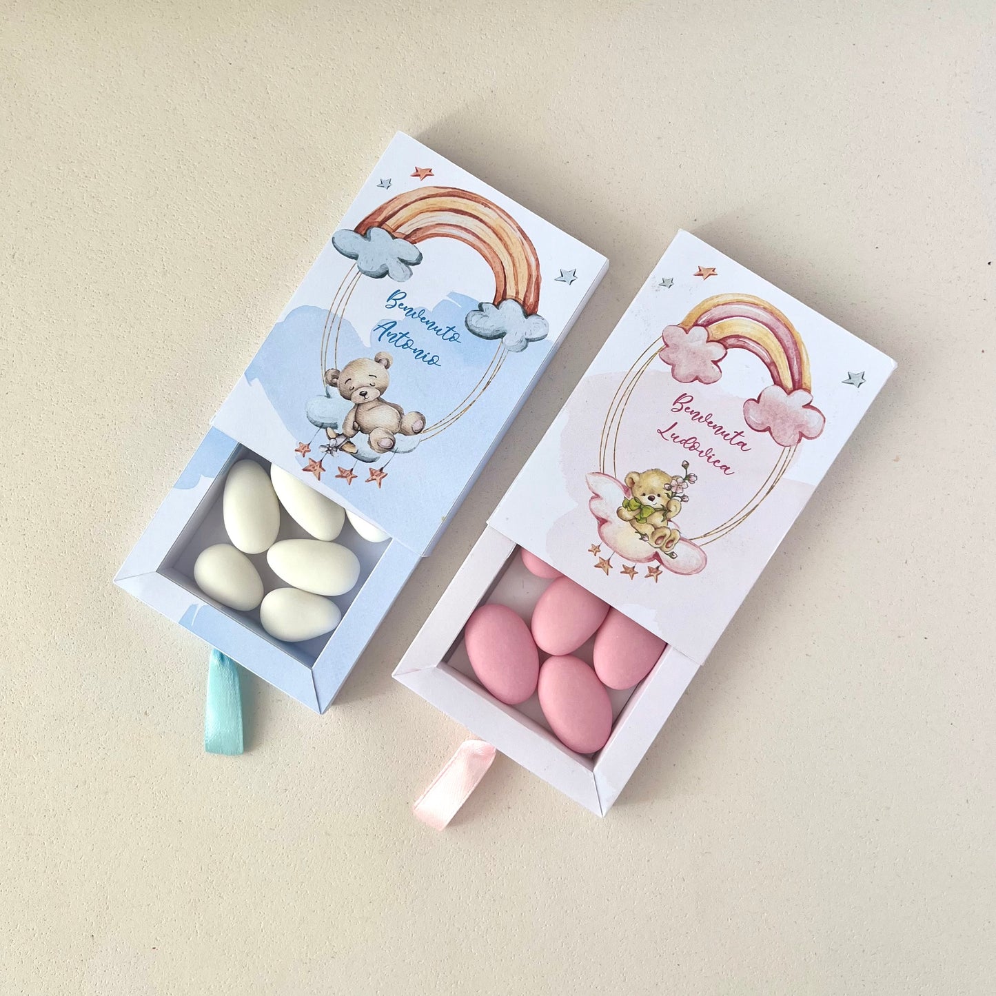 Scatolina porta confetti arcobaleno | Bomboniera nascita bimbo o bimba personalizzata con orsetto | Favor box handmade in Italy