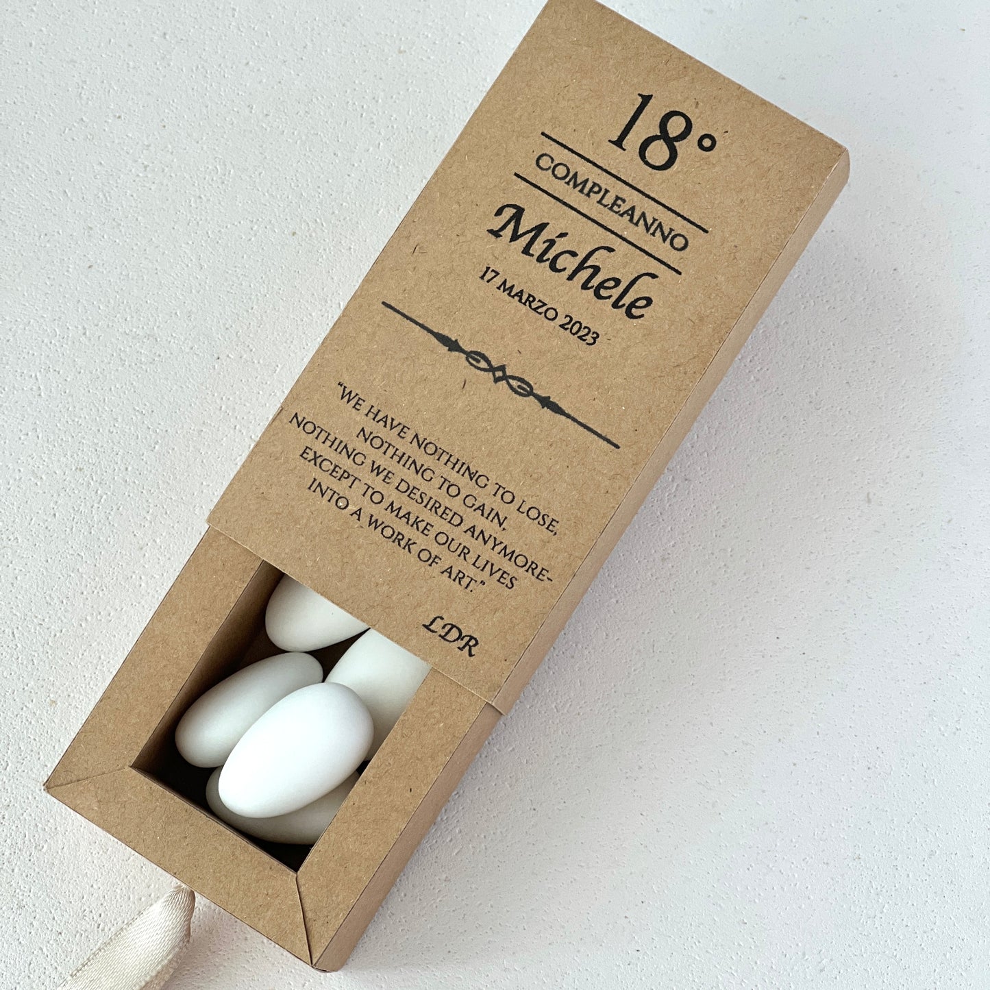 Scatolina a Cassetto Kraft – Personalizzata per Compleanni, 18esimi, Anniversari ed Eventi – Bomboniera Compreanno