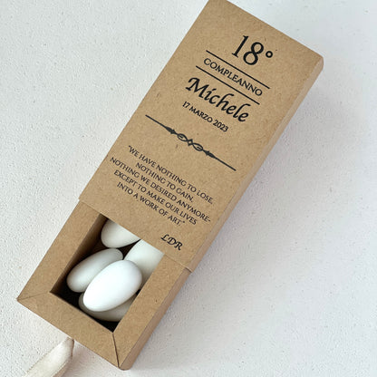 Scatolina a Cassetto Kraft – Personalizzata per Compleanni, 18esimi, Anniversari ed Eventi – Bomboniera Compreanno