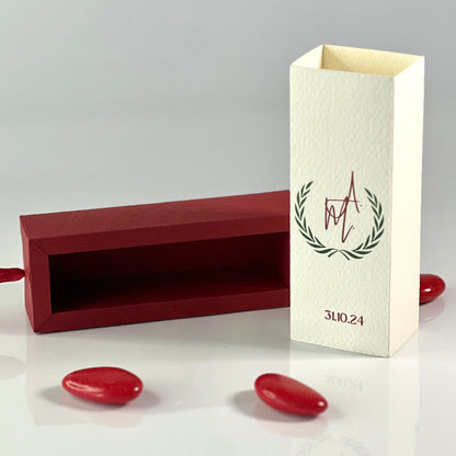 Scatolina Porta Confetti Laurea Personalizzata | Corona d’Alloro e Iniziali | Cartoncino Martellato Avorio e Rosso | Bomboniera Elegante