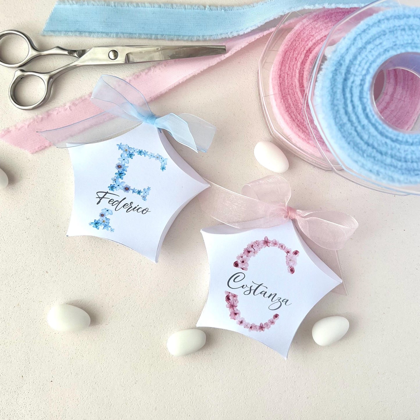 Scatolina porta confetti con iniziale floreale | Bomboniera personalizzata per nascita o battesimo bimbo e bimba | Handmade in Italy