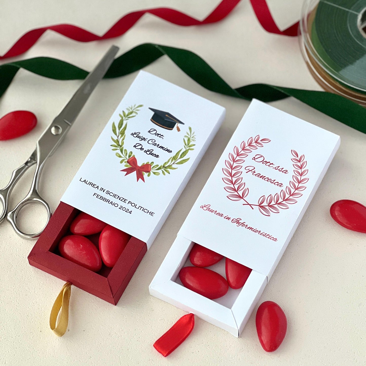 Scatolina Porta Confetti Laurea Personalizzata con Alloro | Bomboniera Laurea Elegante | Box per 5 Confetti | Grafica Dottoressa/Laureando