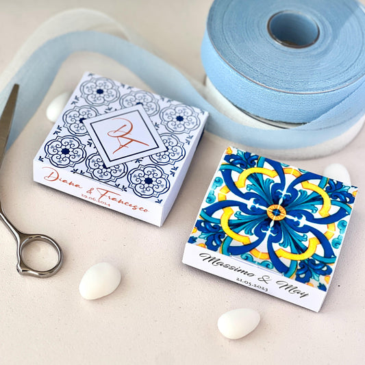 Scatolina Maioliche quadrata 2 Varianti Mediterranee | Perfetta per 5/7 Confetti | Personalizzata con Nomi & Data - Bomboniera Matrimonio