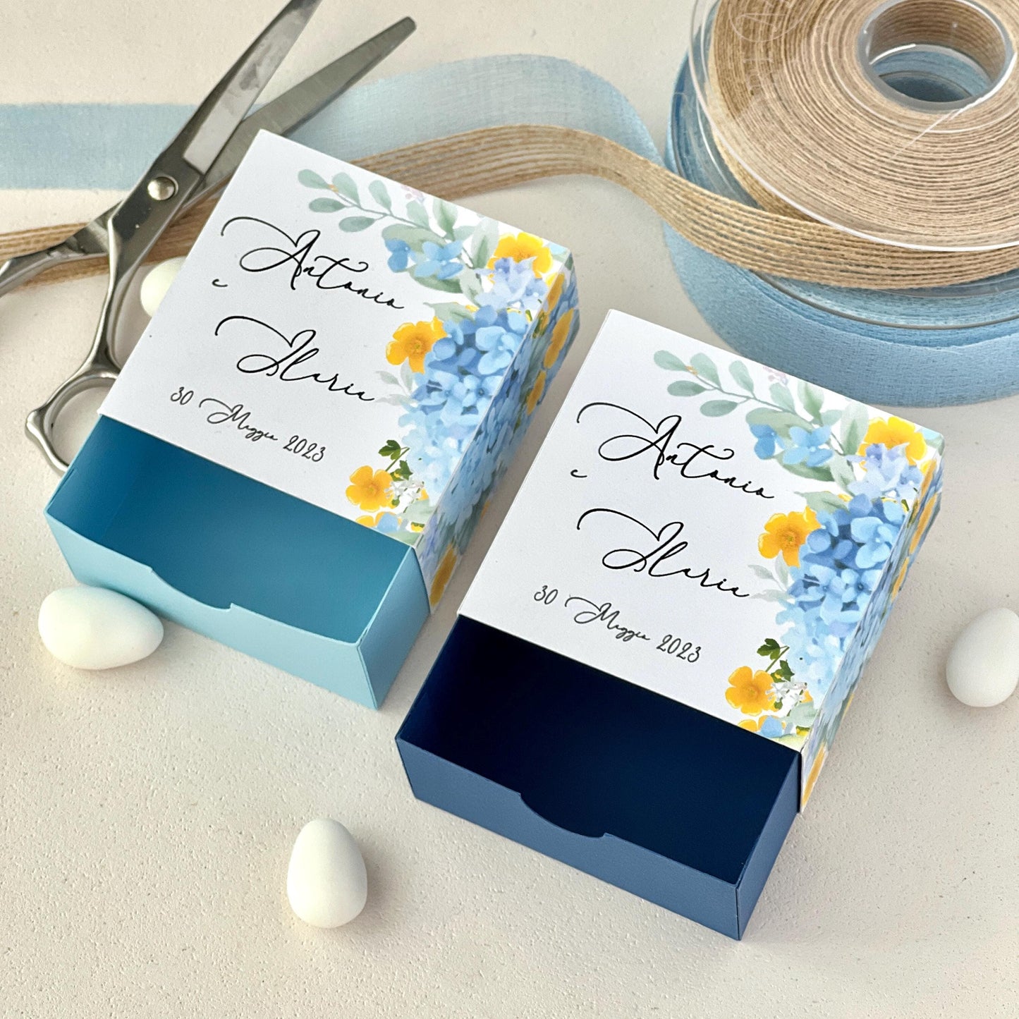 Scatolina con Grafica Floreale – Interno Celeste o Blu – Personalizzata per Matrimonio o Evento - Bomboniera personalizzata