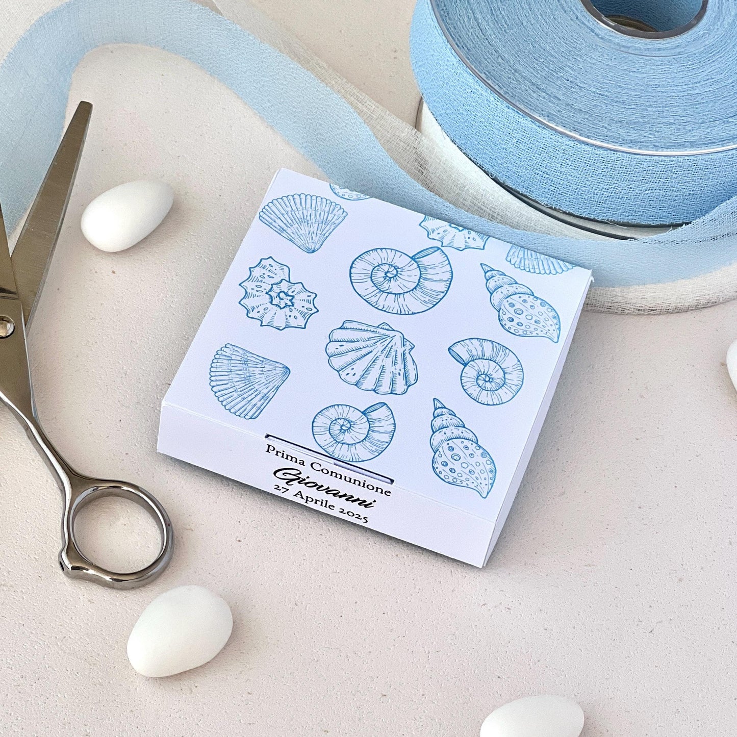 Scatolina Prima Comunione Tema Mare Conchiglie Azzurre – Personalizzata | 7×7×2 cm | Perfetta per 5/7 Confetti - Bomboniera Personalizzata